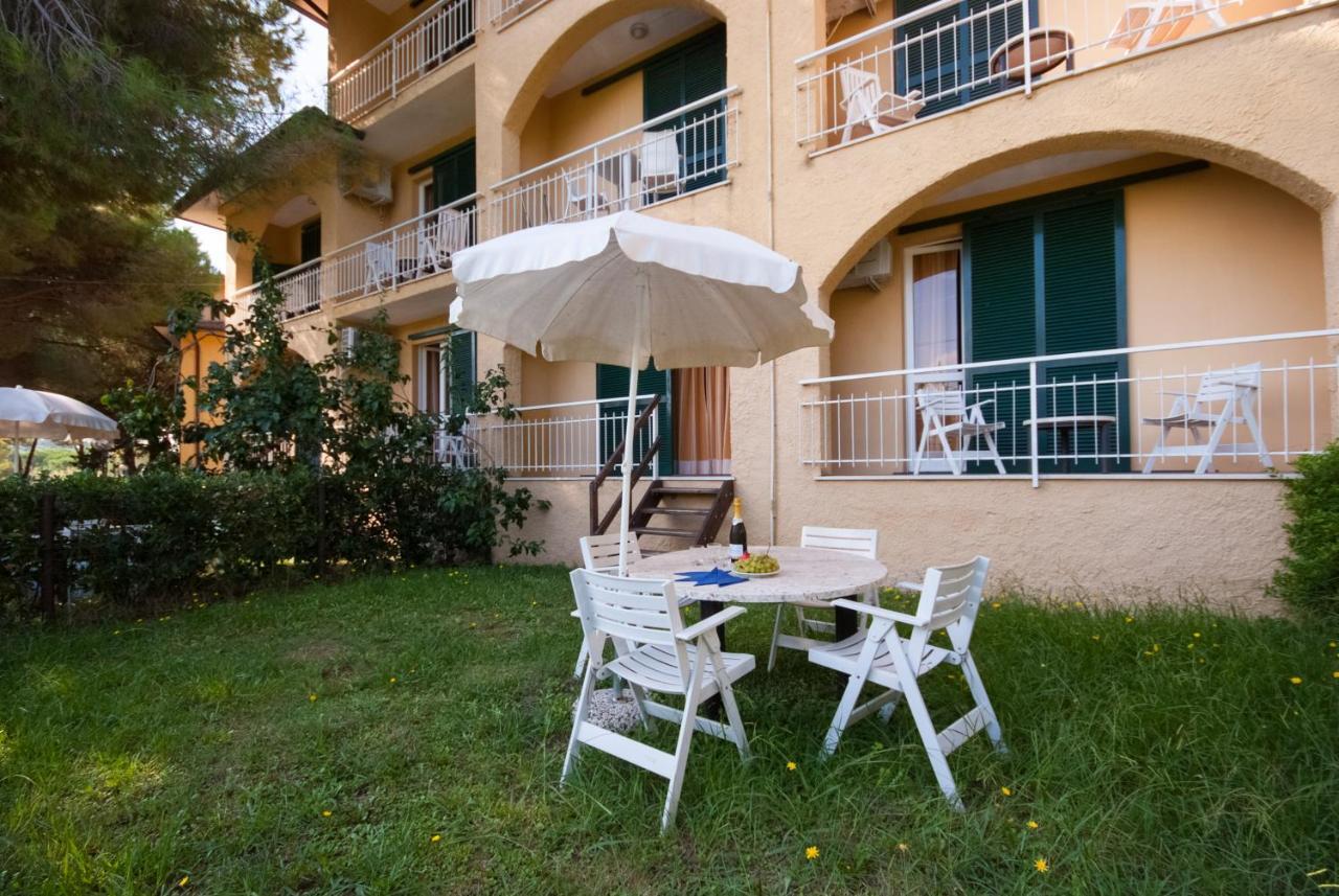 Residence Golfo Della Лакона Екстер'єр фото